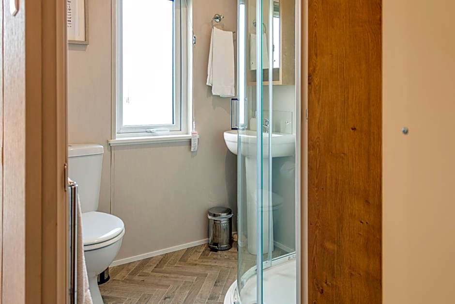 Kinship Lodge with Hot Tub