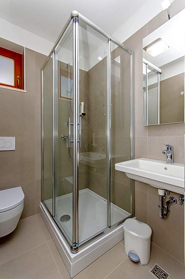 Hostel Dvor