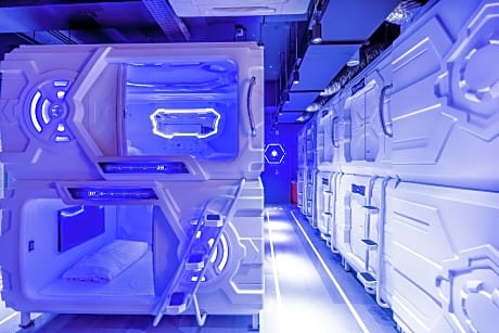 MET A Space Pod @ Arab Street