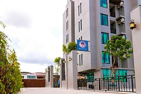 RQ Bangkok Sukhumvit 107 by Collection O