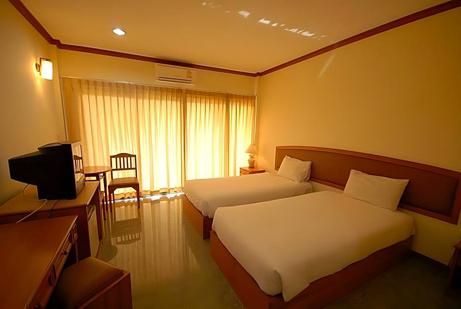 Golden Land Hotel