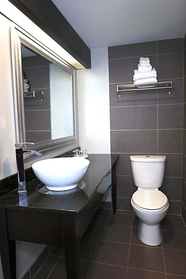 Travelodge Hotel & Convention Center by Wyndham Quebec City
