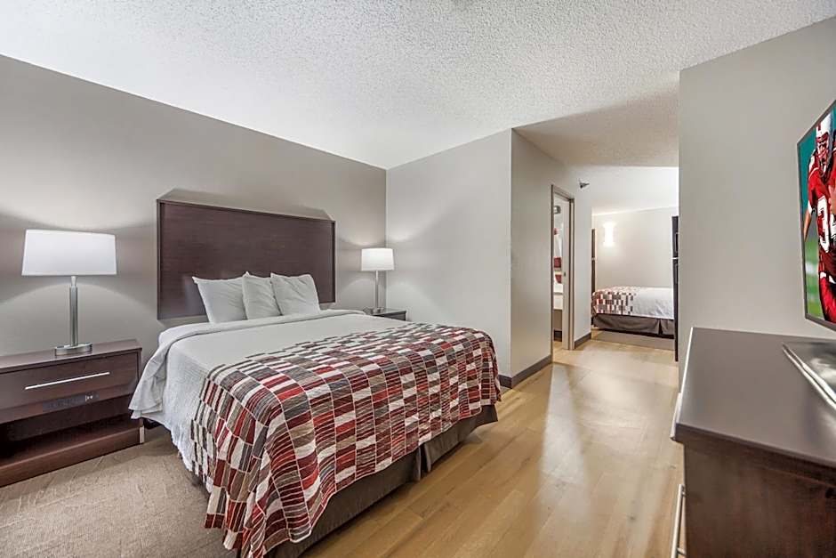 Red Roof Inn & Suites Omaha - Council Bluffs