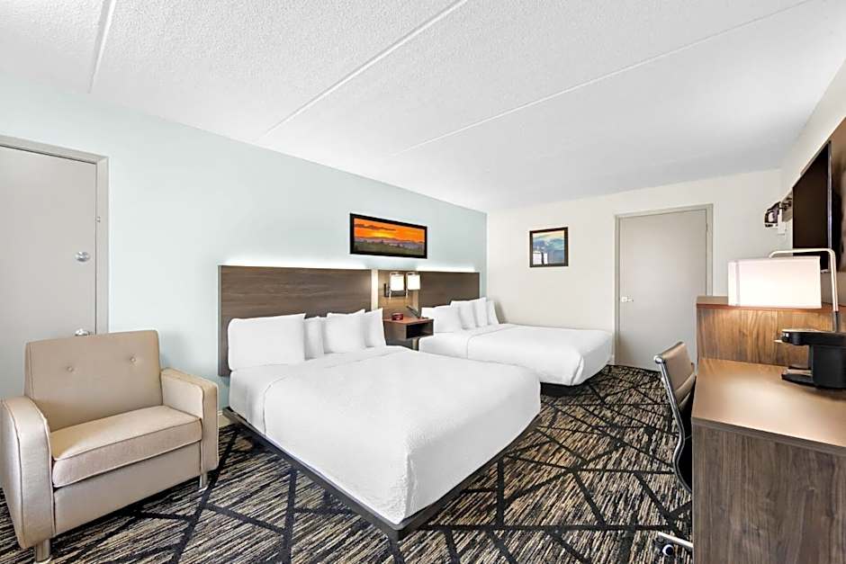 Clarion Inn & Suites near the Leconte Center Pigeon Forge