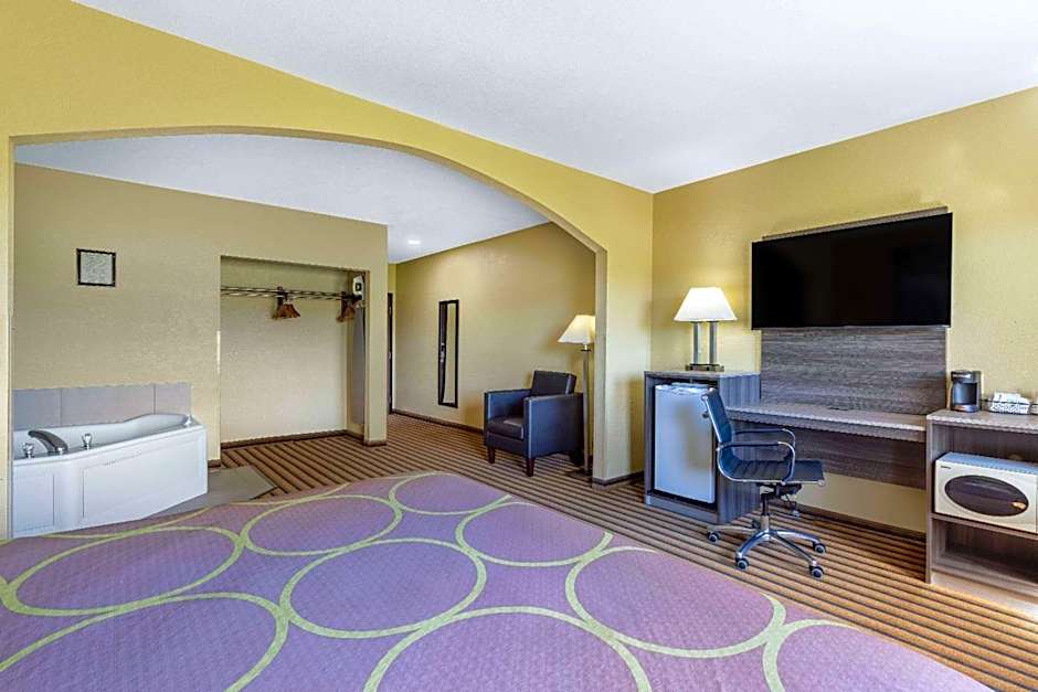 Super 8 by Wyndham Nixa/Springfield Area