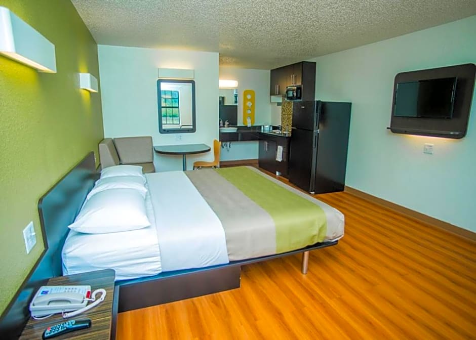Motel 6-Palestine, TX