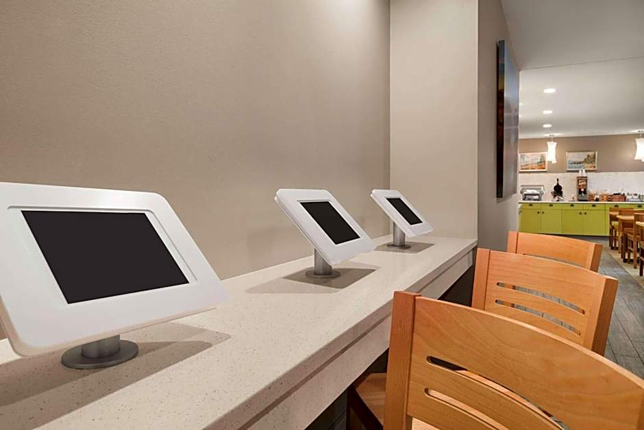Country Inn & Suites by Radisson, Duluth North near Airport