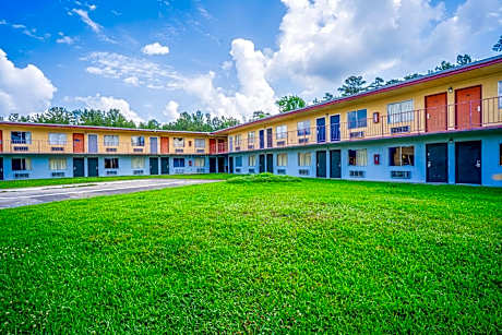 Economy Inn By OYO Livingston TX Hwy 59