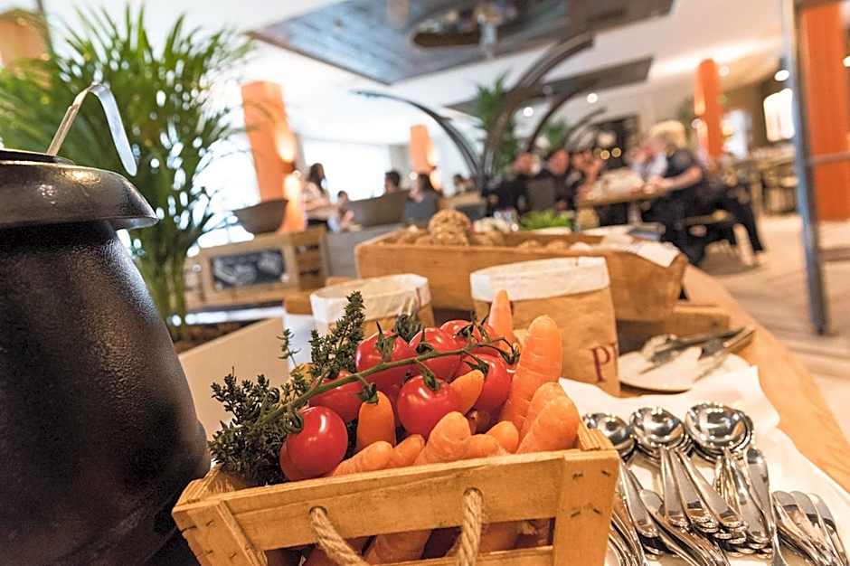 Clayton Hotel Dublin Airport Central