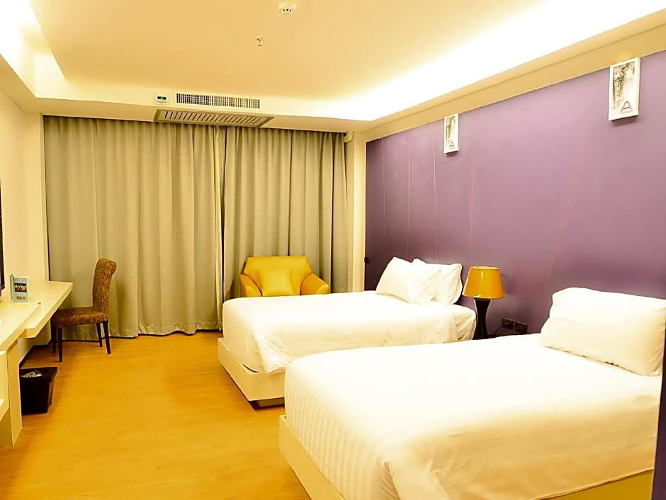 Alvarez Hotel