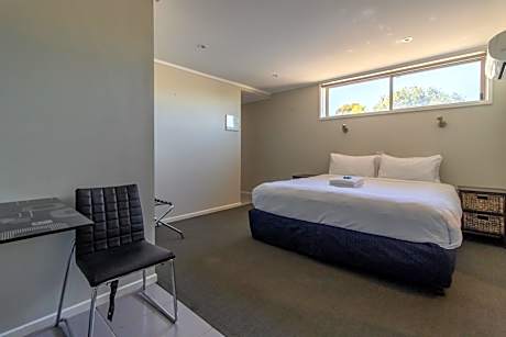 Queen Room with Spa Bath