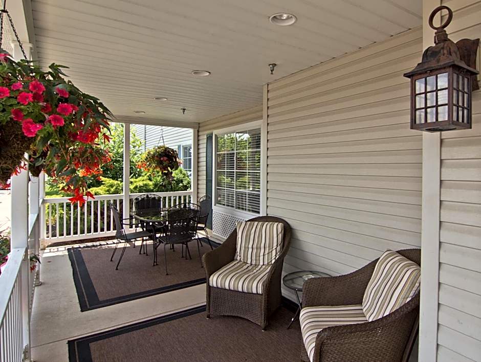 Coshocton Village Inn & Suites