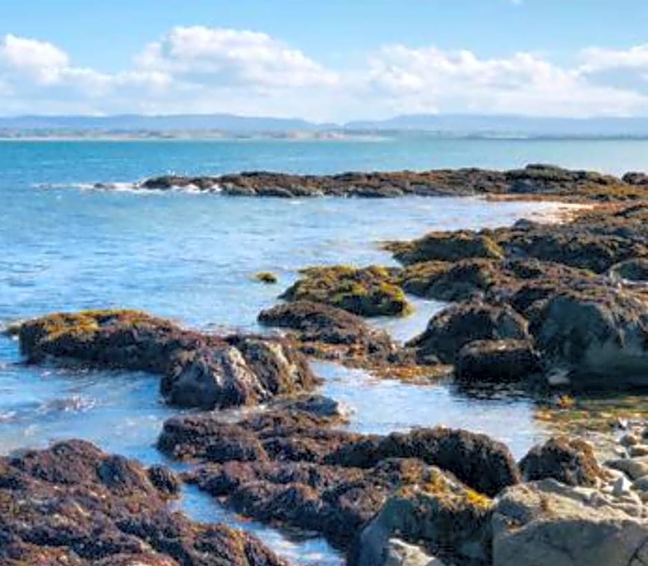 Ross Beach Family Farmhouse B&B