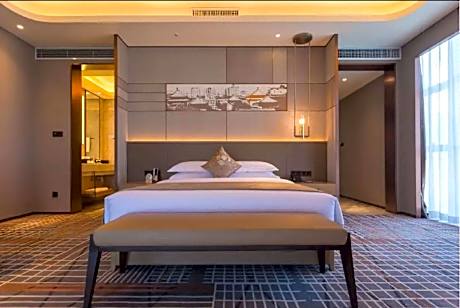 1 King Bed, Business Room