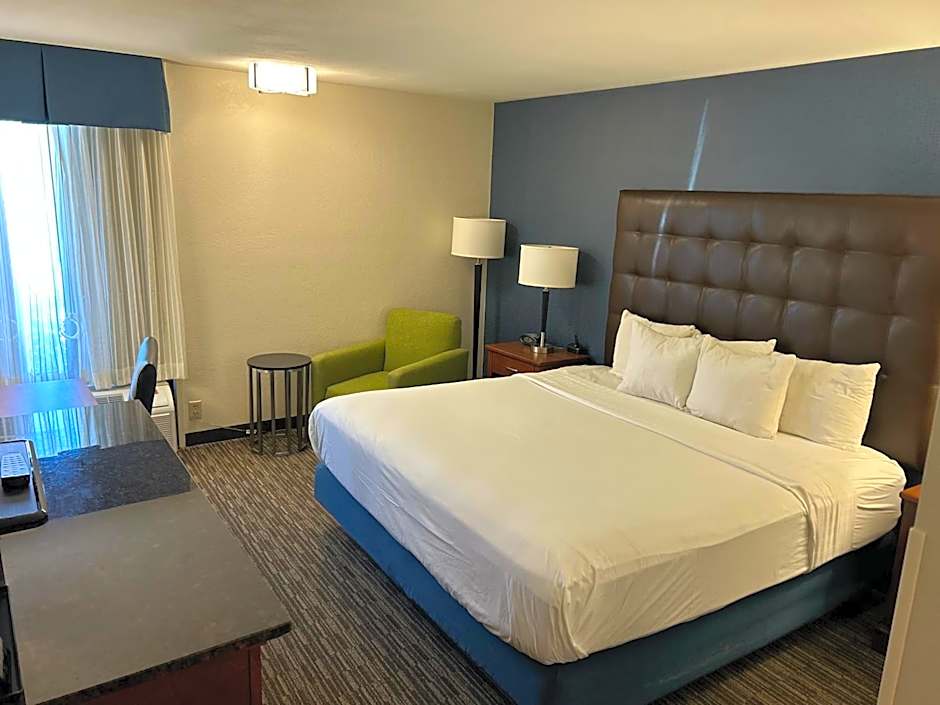 Heritage Inn & Suites St. Louis/Fenton, Trademark by Wyndham