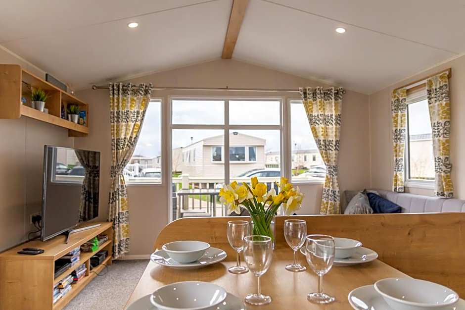 64 lancaster The lazy willow 3 bedroom hot tub caravan tattershall lakes