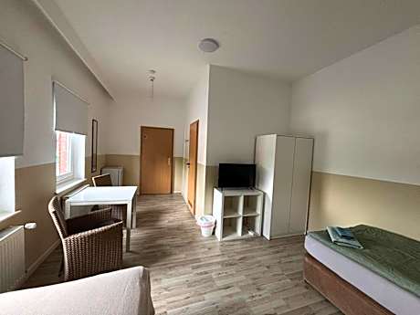 Doppeltimmer Tv-Bad-Kühlschrank-10