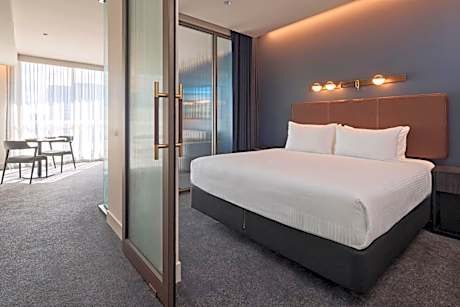 Deluxe One-Bedroom Apartment with King Bed and Terrace