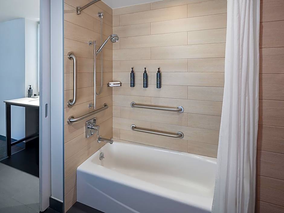 Aloft by Marriott New York LaGuardia Airport