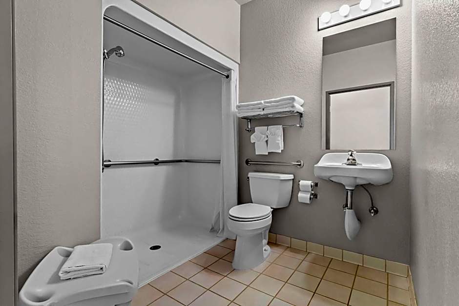 Days Inn & Suites by Wyndham Castle Rock
