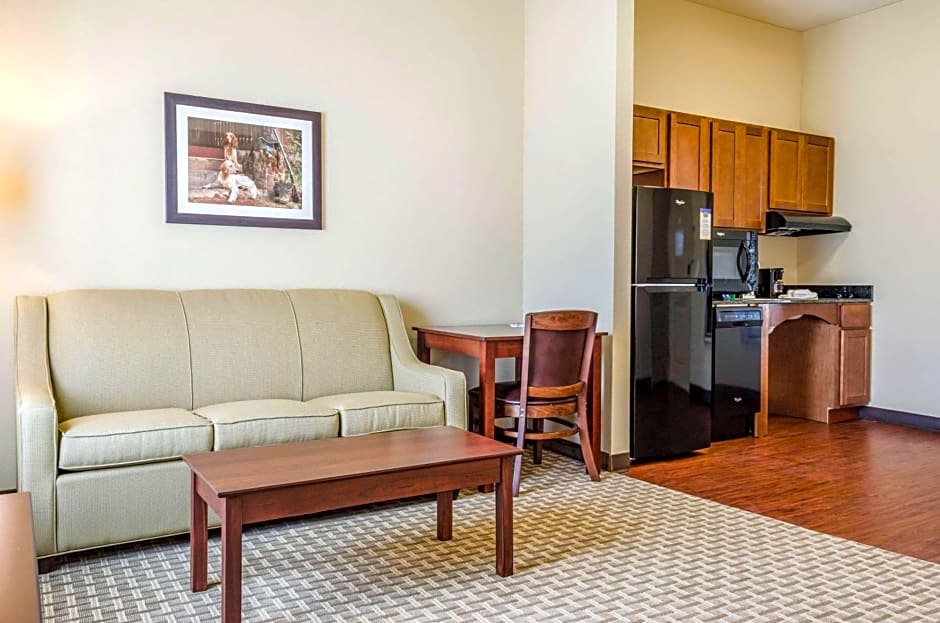 MainStay Suites Hackberry Sportsman's Lodge