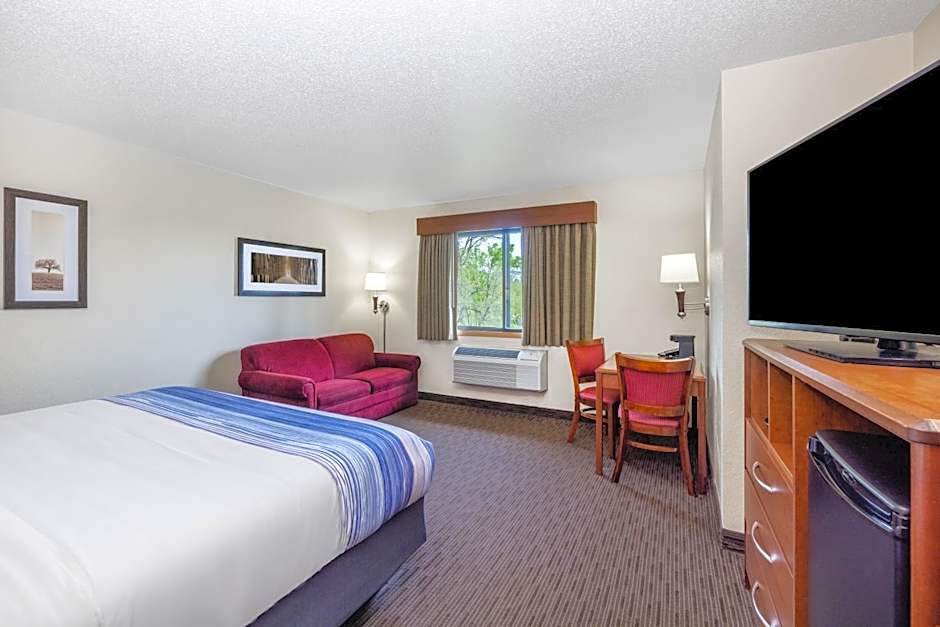 AmericInn by Wyndham Dickinson