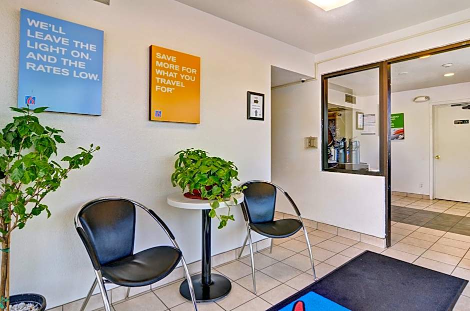 Motel 6 Pittsburgh - Crafton