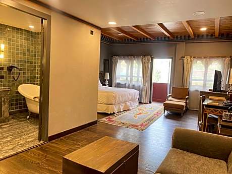 Deluxe Room with Valley View