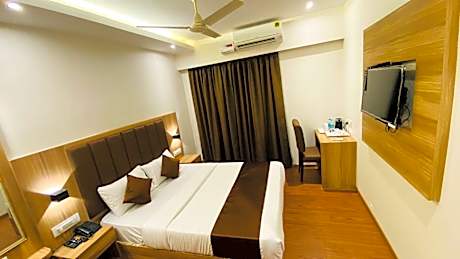 Hotel Plaza Heights by RAK Rooms