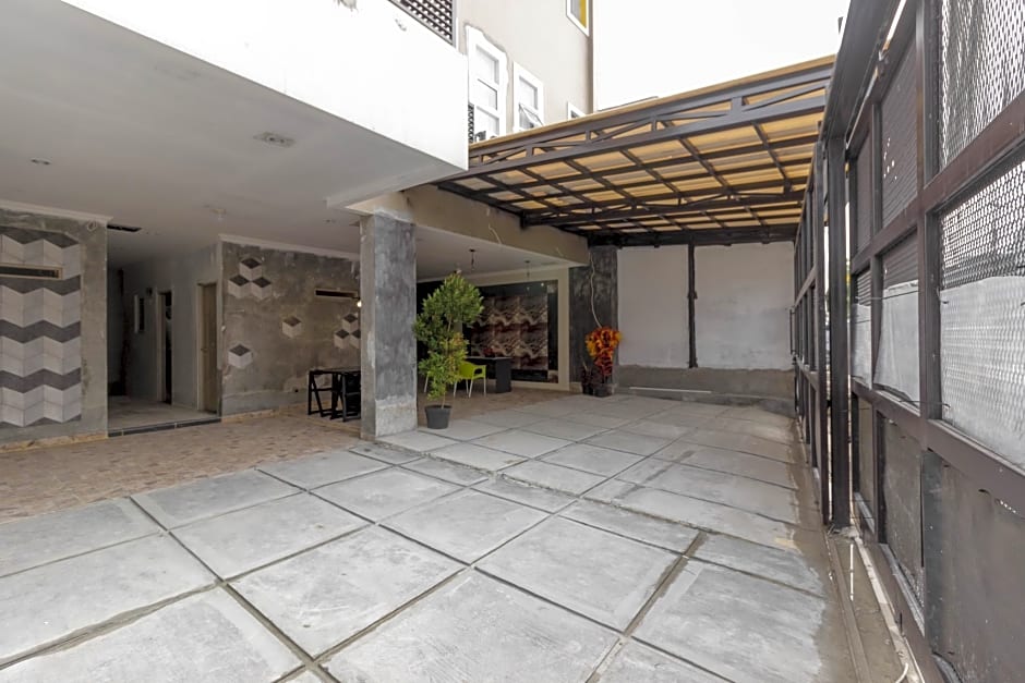 RedDoorz Plus @ Cipete Damai