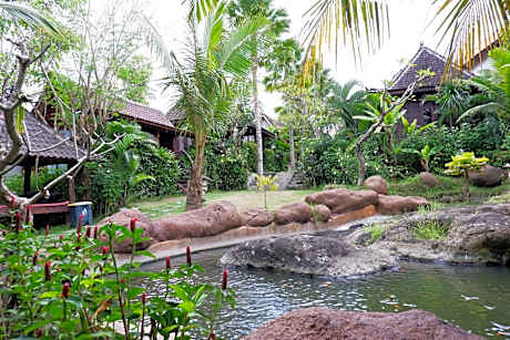 Deluxe Bungalow with Garden View