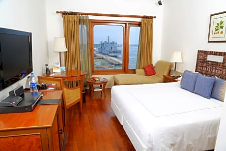 Luxury Suite 1 Bedroom Sea View Tower Wing King Bed