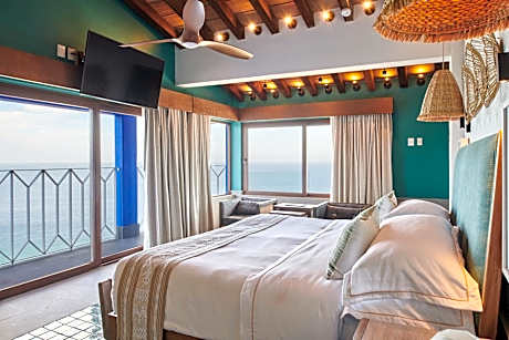 Deluxe Suite with Sea View