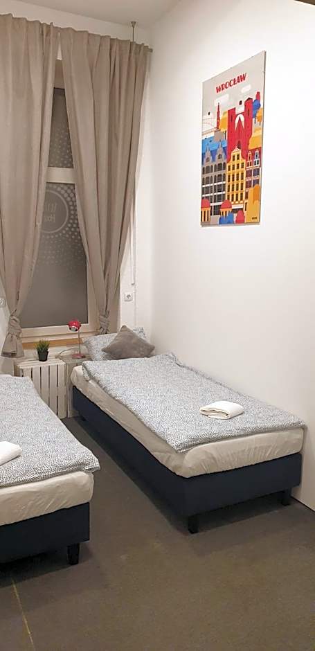 FlyFly Hostel , darmowy parking , rezerwuj przez urządzenia mobilne -10 procent