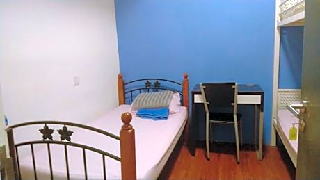 Basic Triple Room with Shared Bathroom