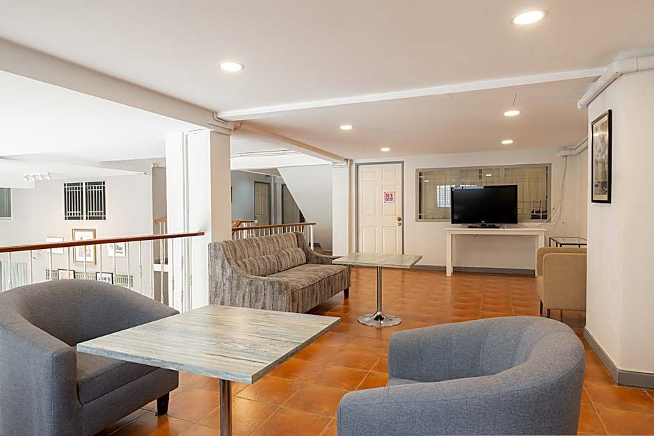 Ratchadamnoen Residence by ZUZU