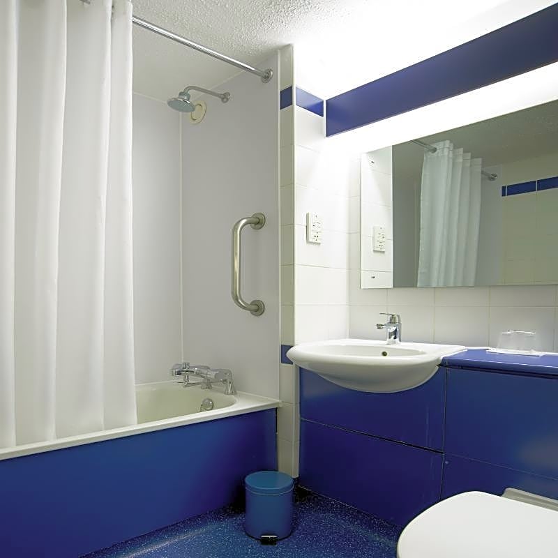 Travelodge Birmingham Central Broadway Plaza