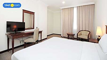 M - Regency Hotel