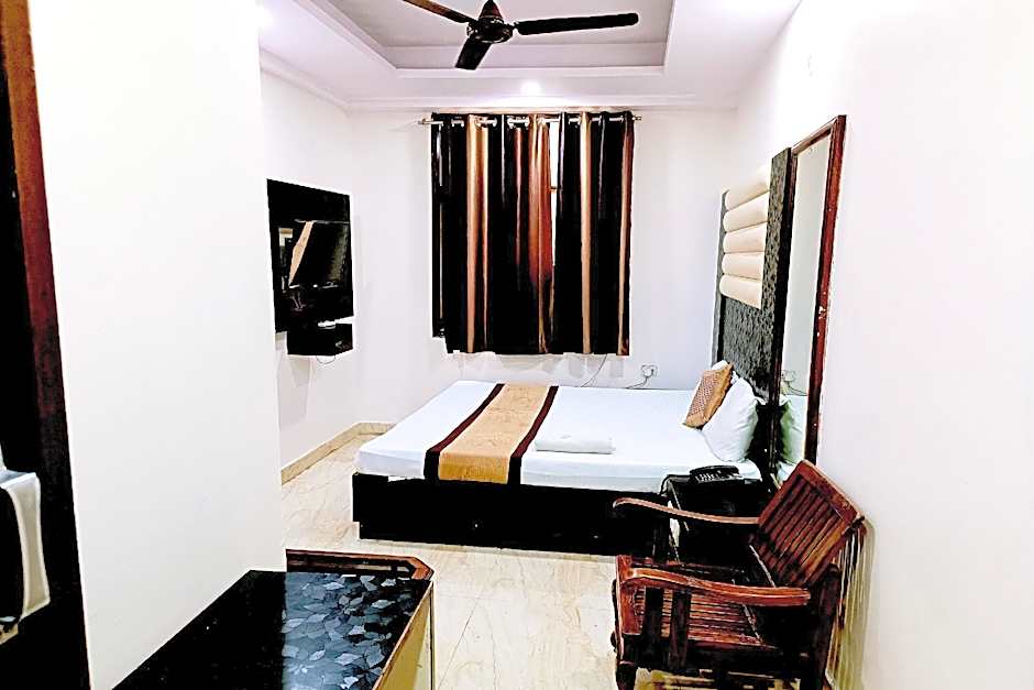 Hotel Crystal Deluxe @New Delhi Railway Station