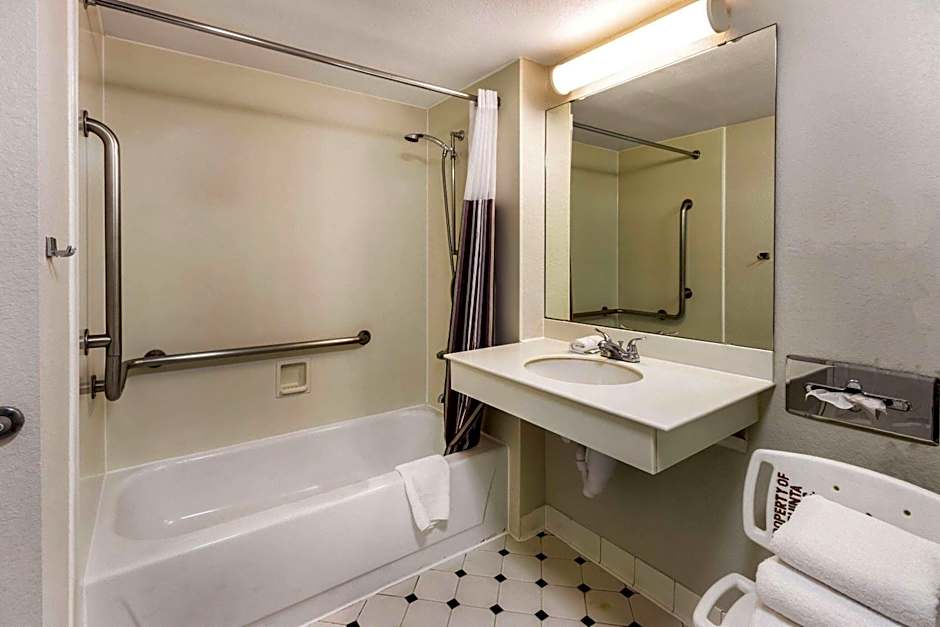 La Quinta Inn & Suites by Wyndham Albuquerque Northeast