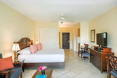 STUDIO KING SIZE BED