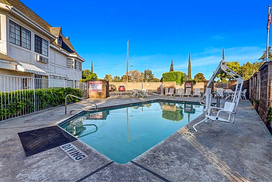 Motel 6 Fresno - Belmont Ave