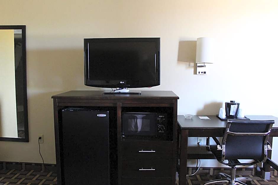Photo 1 of 5 of 1 Queen Bed, Accessible, Smoking