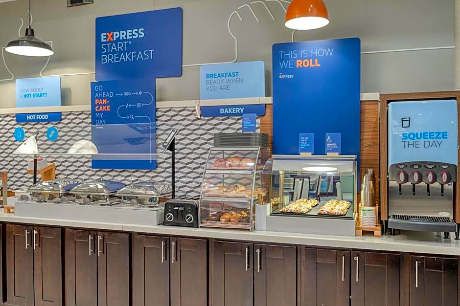 Holiday Inn Express and Suites Edwardsville By IHG