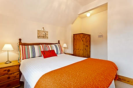 Small Double Private Bathroom G105