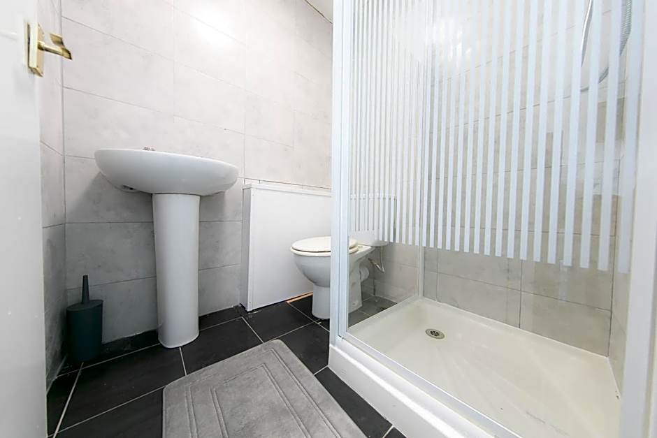 The New Apollo Hotel