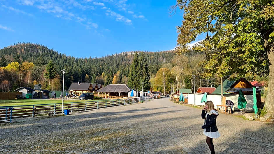 Zajazd Karłów Restauracja & Pokoje Gościnne