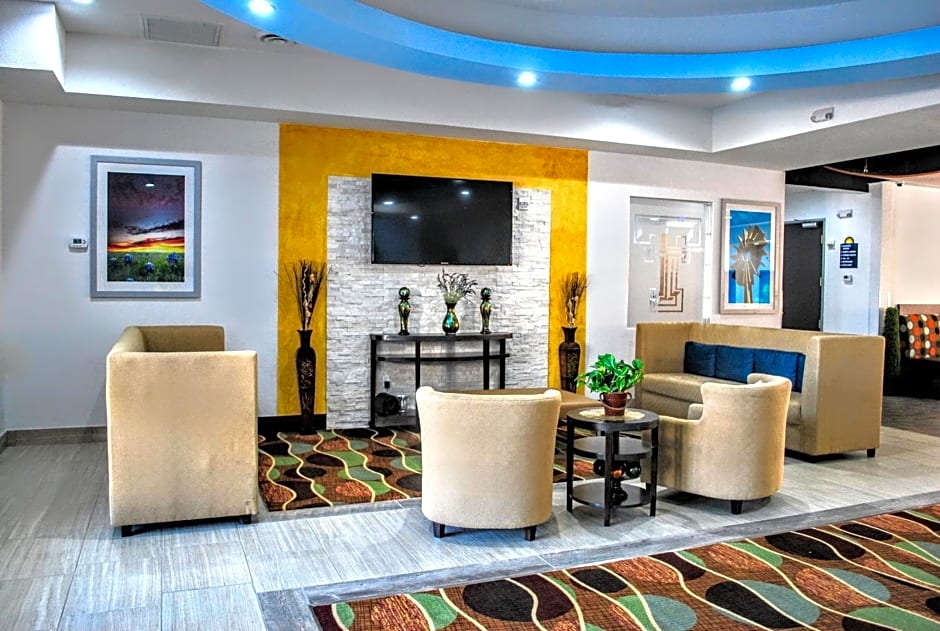 Days Inn & Suites by Wyndham Lubbock Medical Center