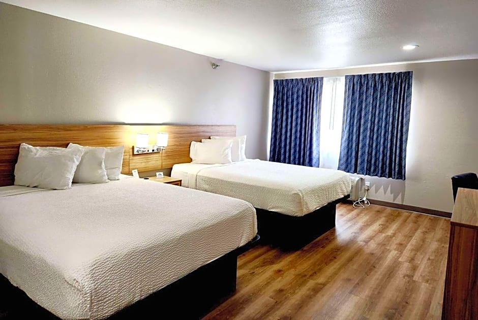 Days Inn & Suites by Wyndham Corpus Christi Central