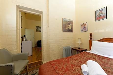 Classic Queen Room with Private Bathroom